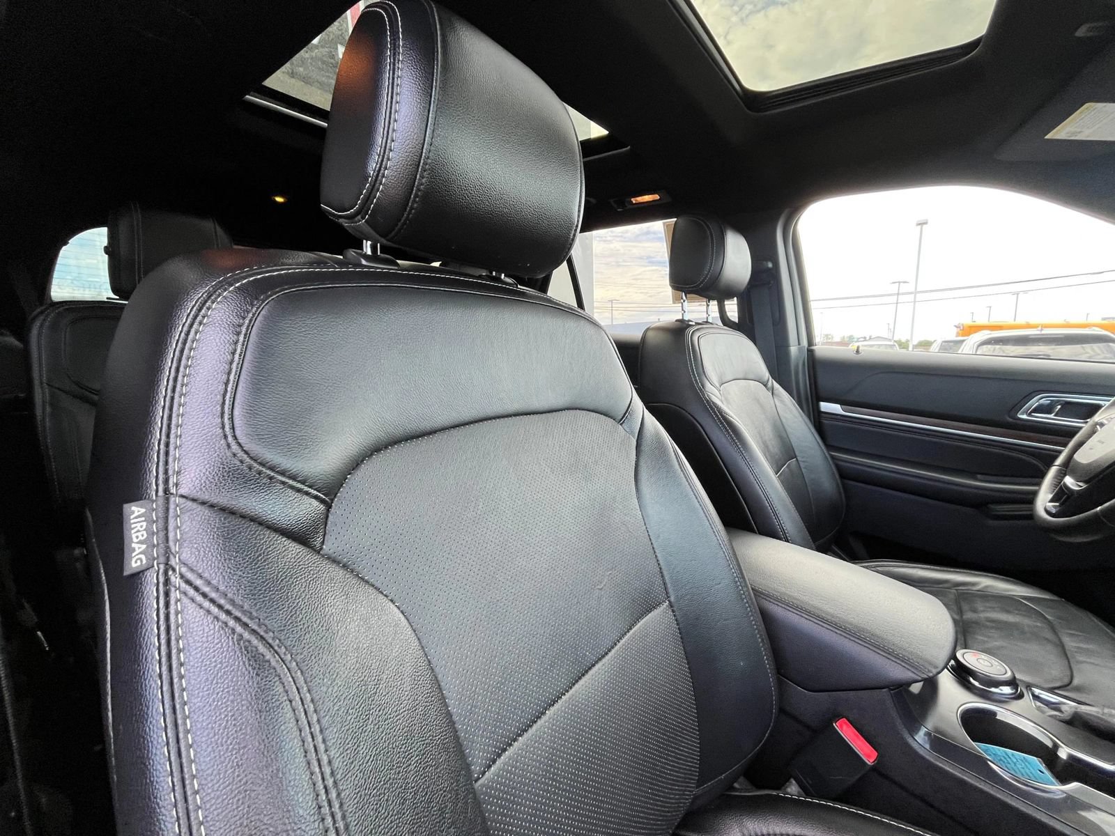 Used 2017 Ford Explorer Limited w/ Equipment Group 301A AWD/4WD image 30