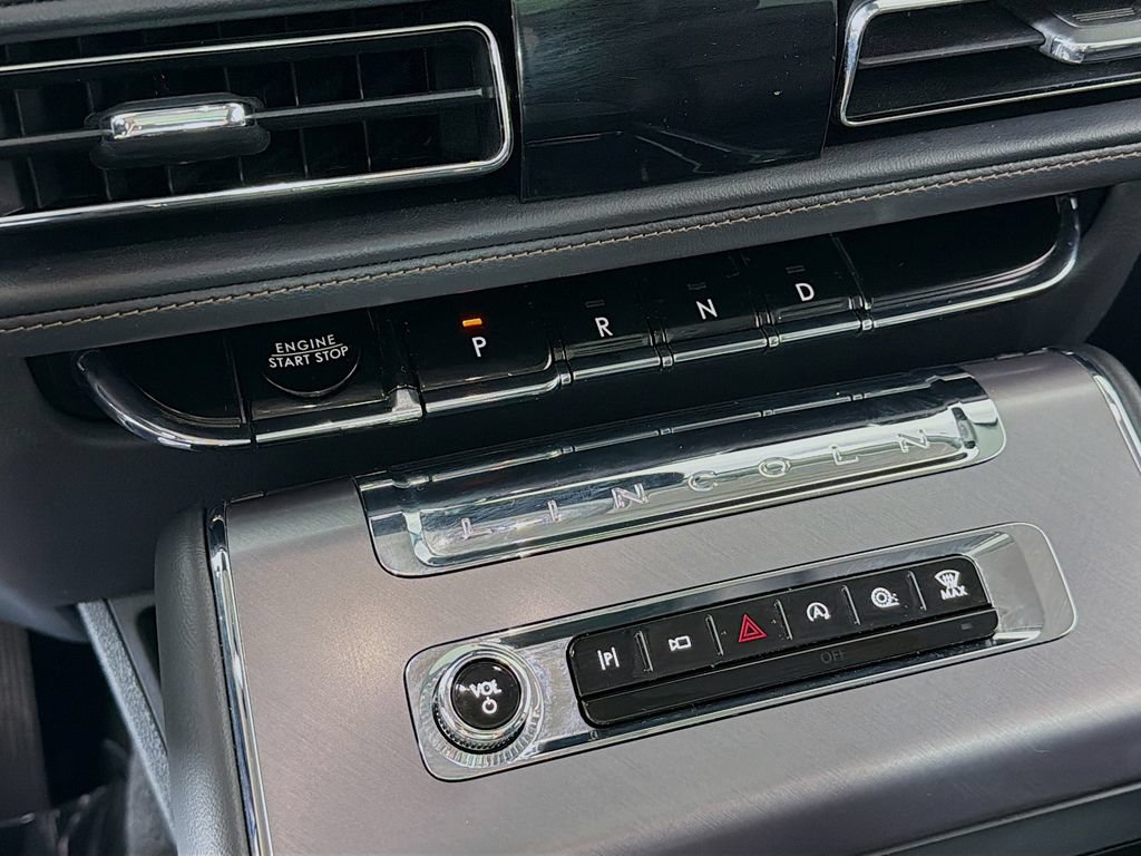 Used 2025 Lincoln Aviator AWD w/ Jet Appearance Package image 43
