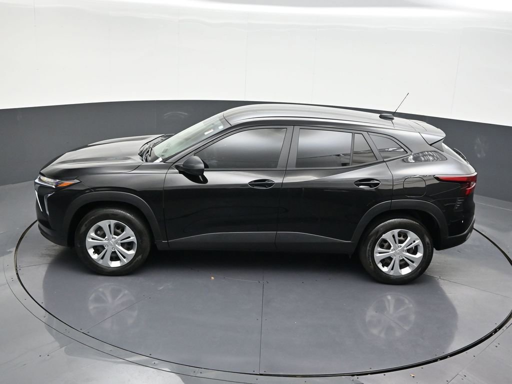 Used 2025 Chevrolet Trax LS image 16