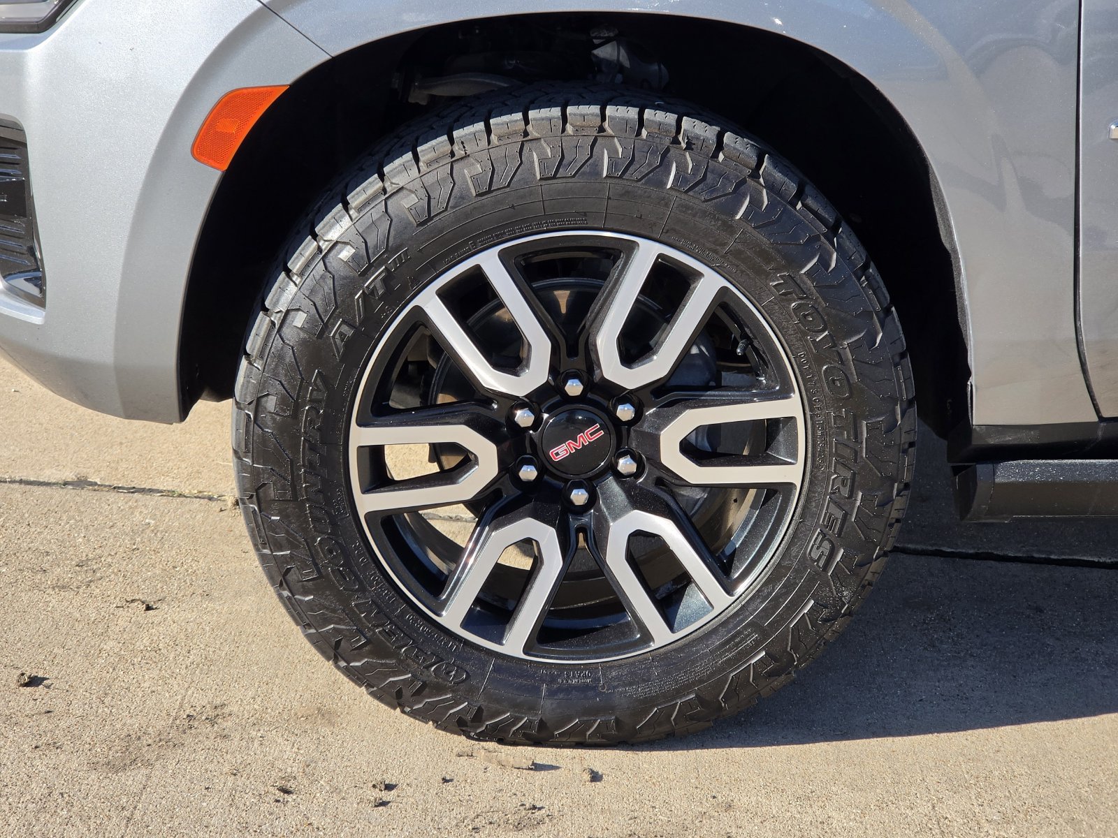 Used 2024 GMC Yukon AT4 AWD/4WD image 11