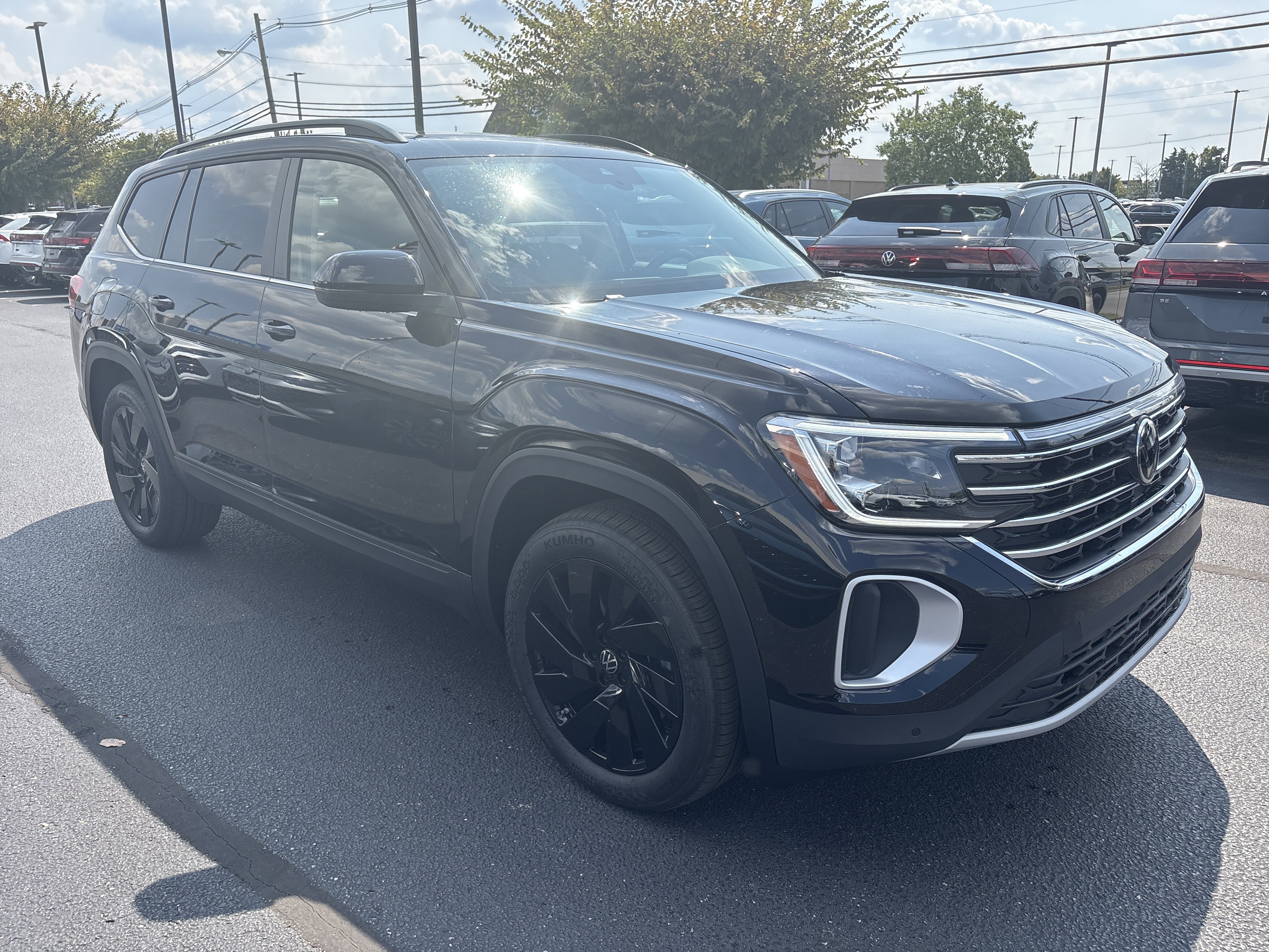New 2026 Volkswagen Atlas SE image 2