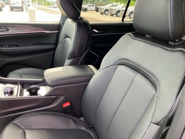 New 2026 Jeep Grand Cherokee Limited AWD/4WD image 12