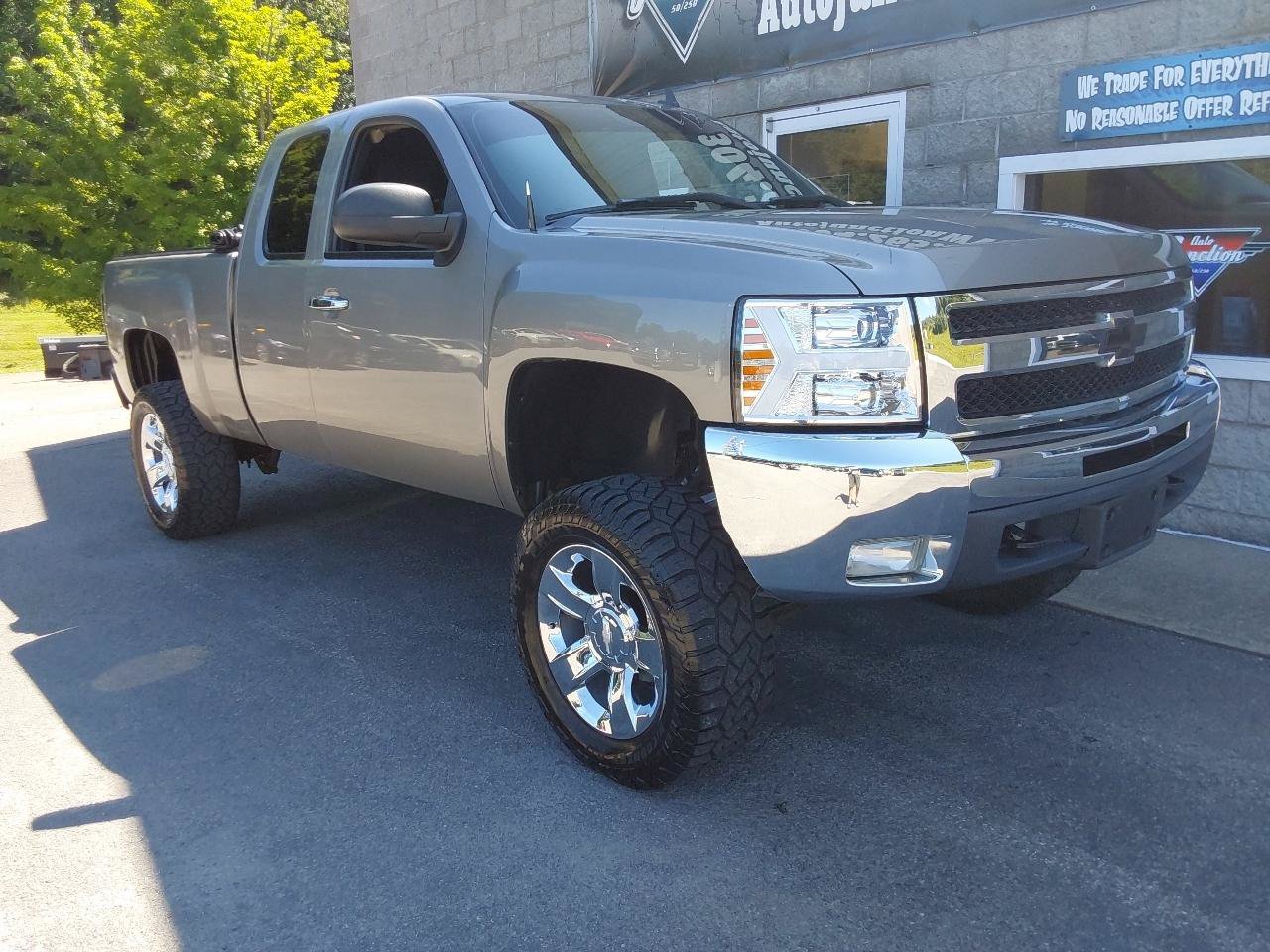 Used 2013 Chevrolet Silverado 1500 LT w/ All-Star Edition AWD/4WD image 2
