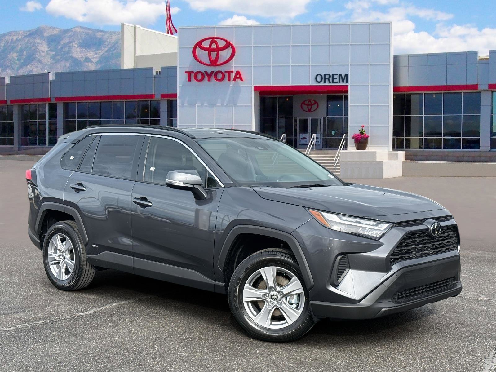 Used 2025 Toyota RAV4 XLE video 1