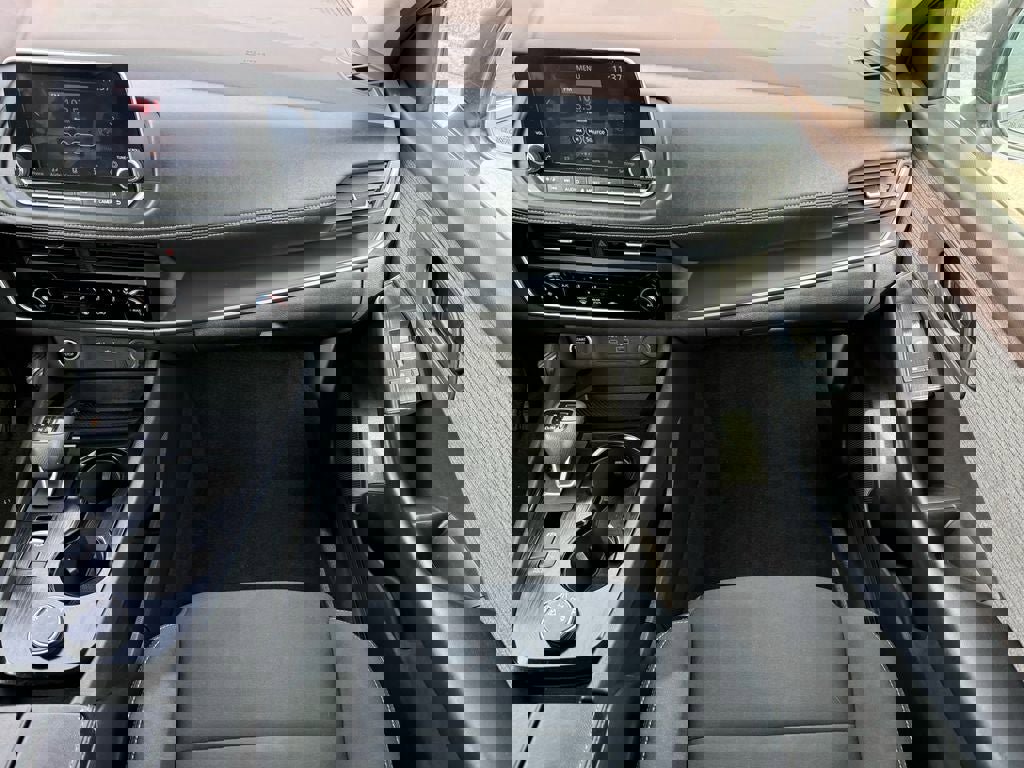 Used 2023 Nissan Rogue S image 15