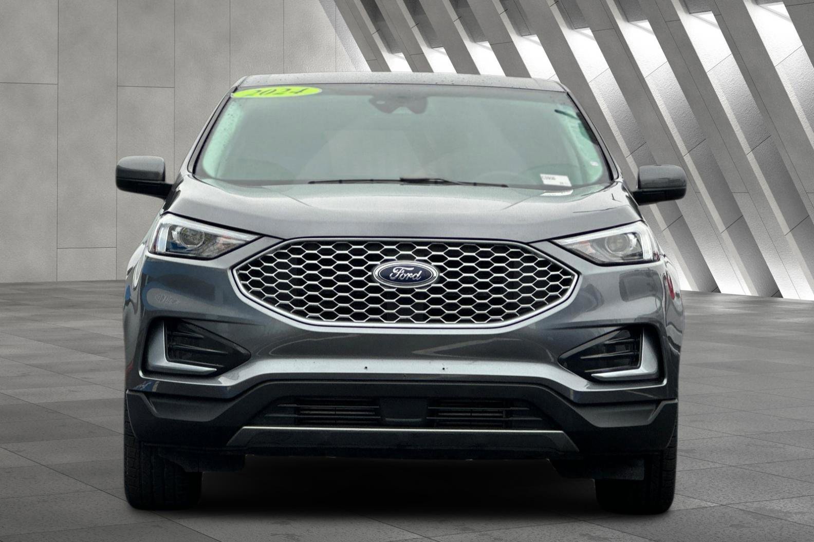 Used 2024 Ford Edge SEL image 9