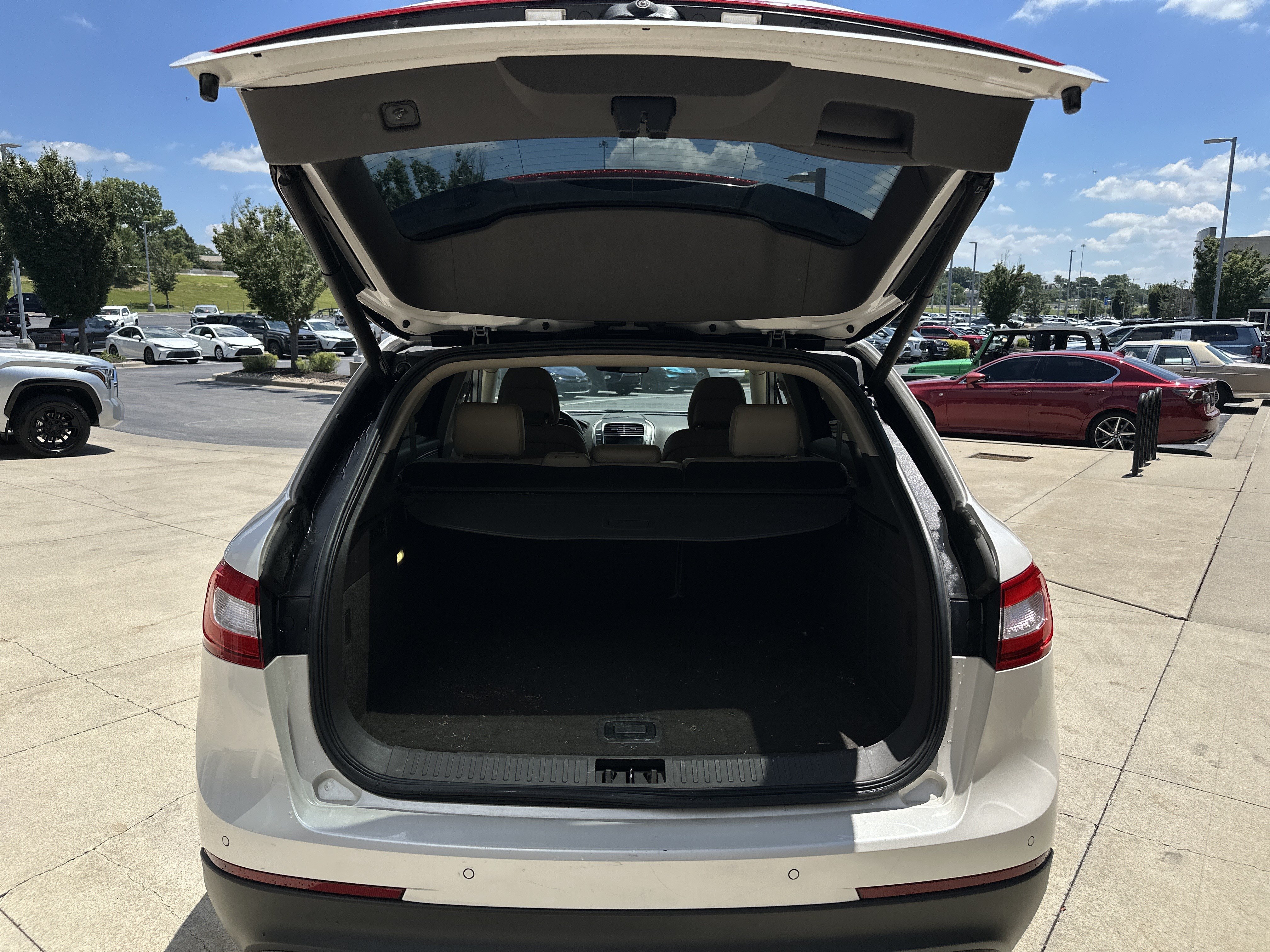 Used 2016 Lincoln MKX Reserve w/ Technology Package AWD/4WD image 14
