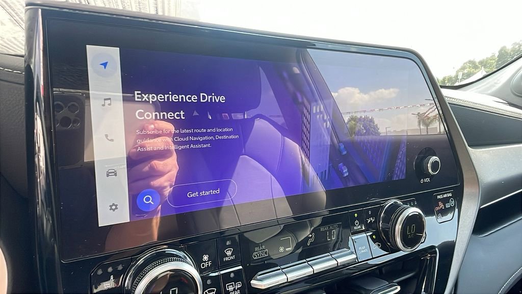 Used 2024 Toyota Highlander Limited image 22