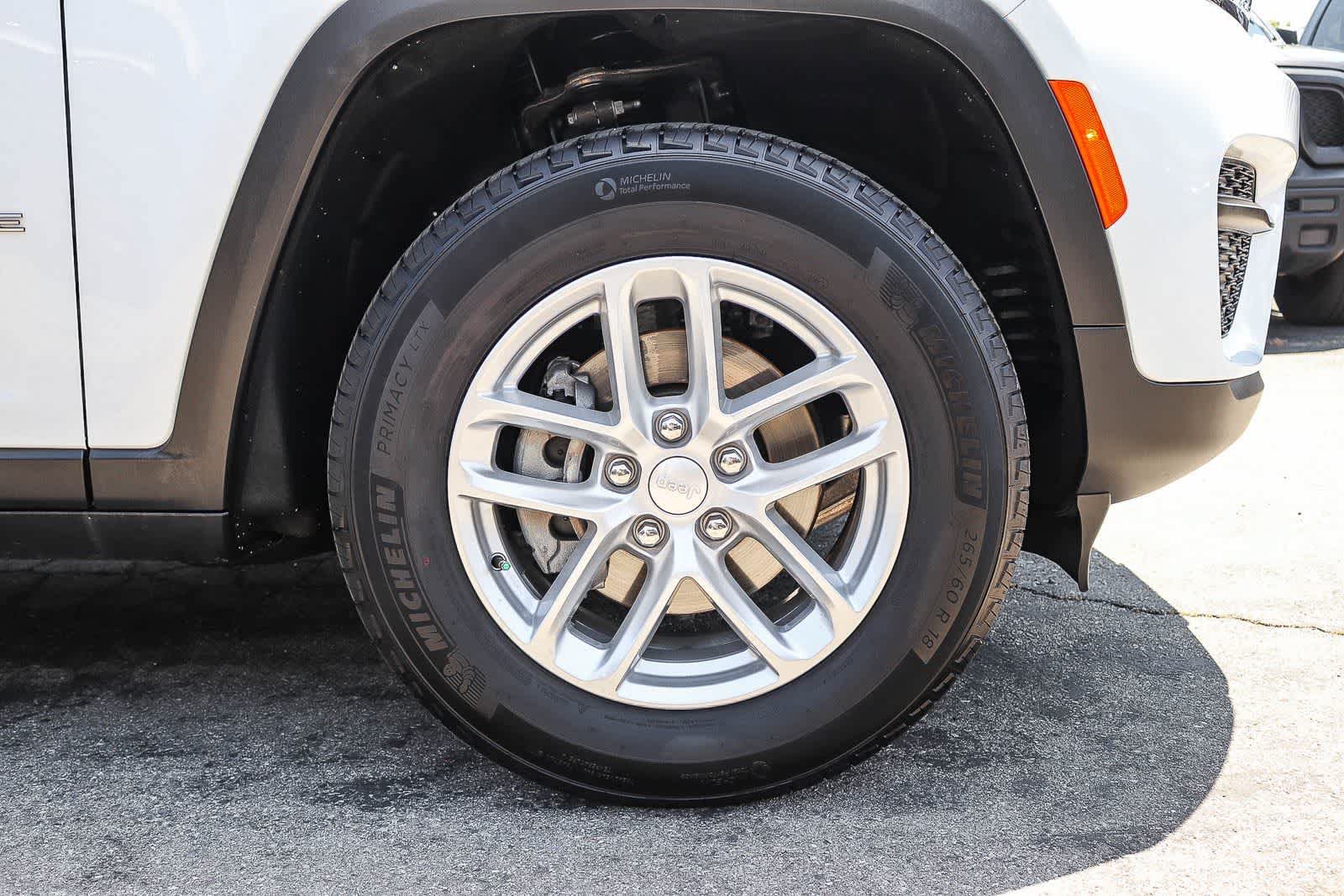 Used 2025 Jeep Grand Cherokee Laredo X RWD image 10