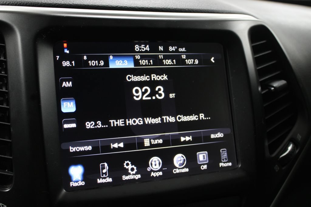 Used 2018 Jeep Cherokee Latitude Plus FWD image 34