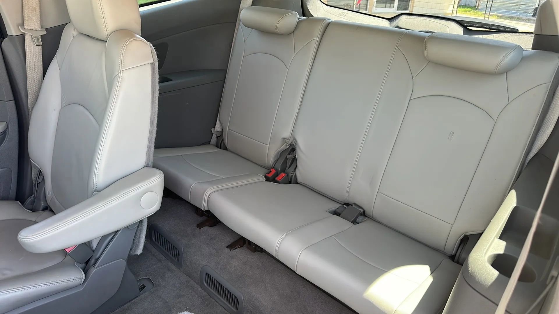 Used 2012 Chevrolet Traverse LT FWD image 15