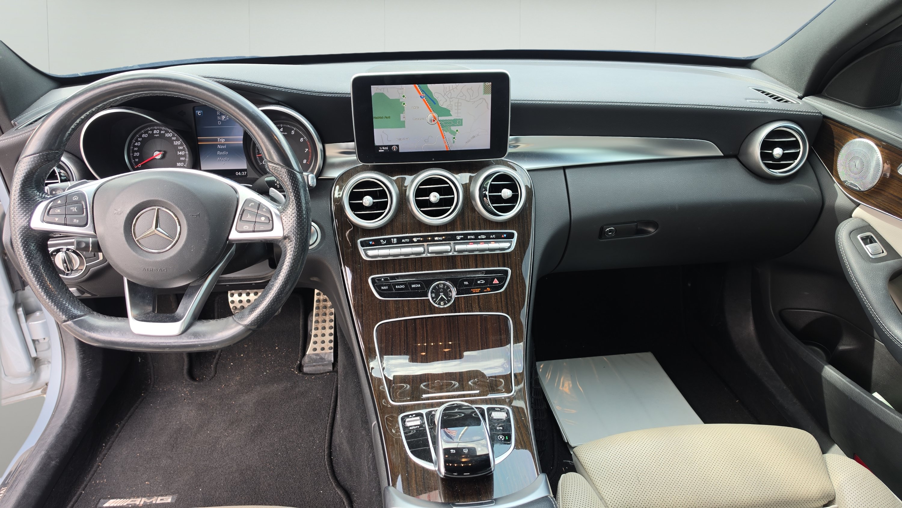 Used 2015 Mercedes-Benz C 400 4MATIC image 22