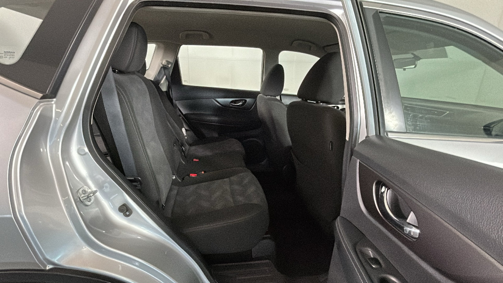 Used 2016 Nissan Rogue S AWD/4WD image 34
