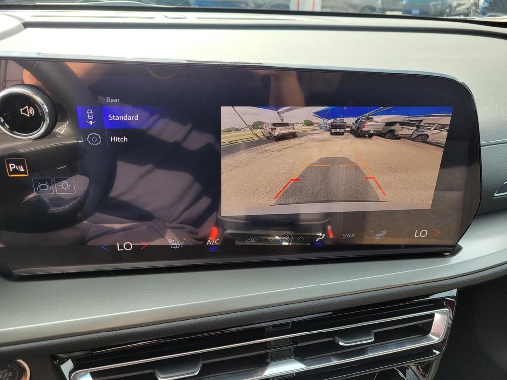 New 2026 Chevrolet Traverse LT image 16