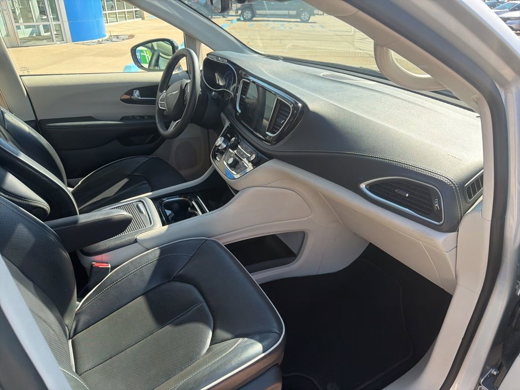 Used 2024 Chrysler Pacifica Limited image 27