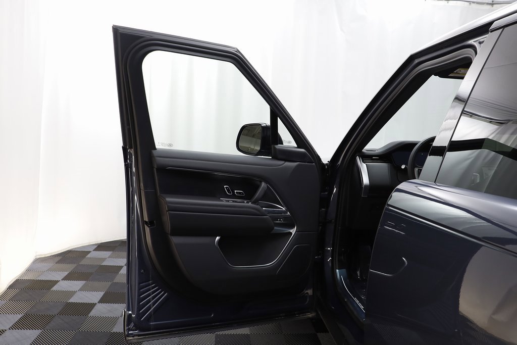 New 2025 Land Rover Range Rover SE image 6