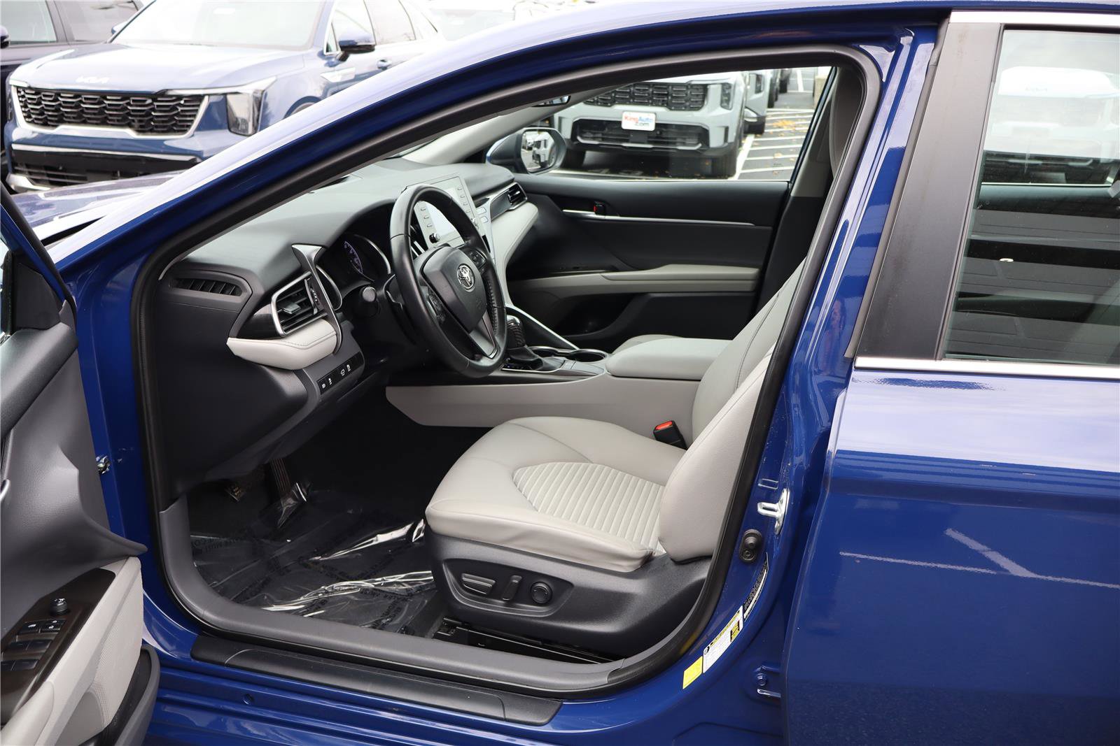 Used 2023 Toyota Camry SE image 14