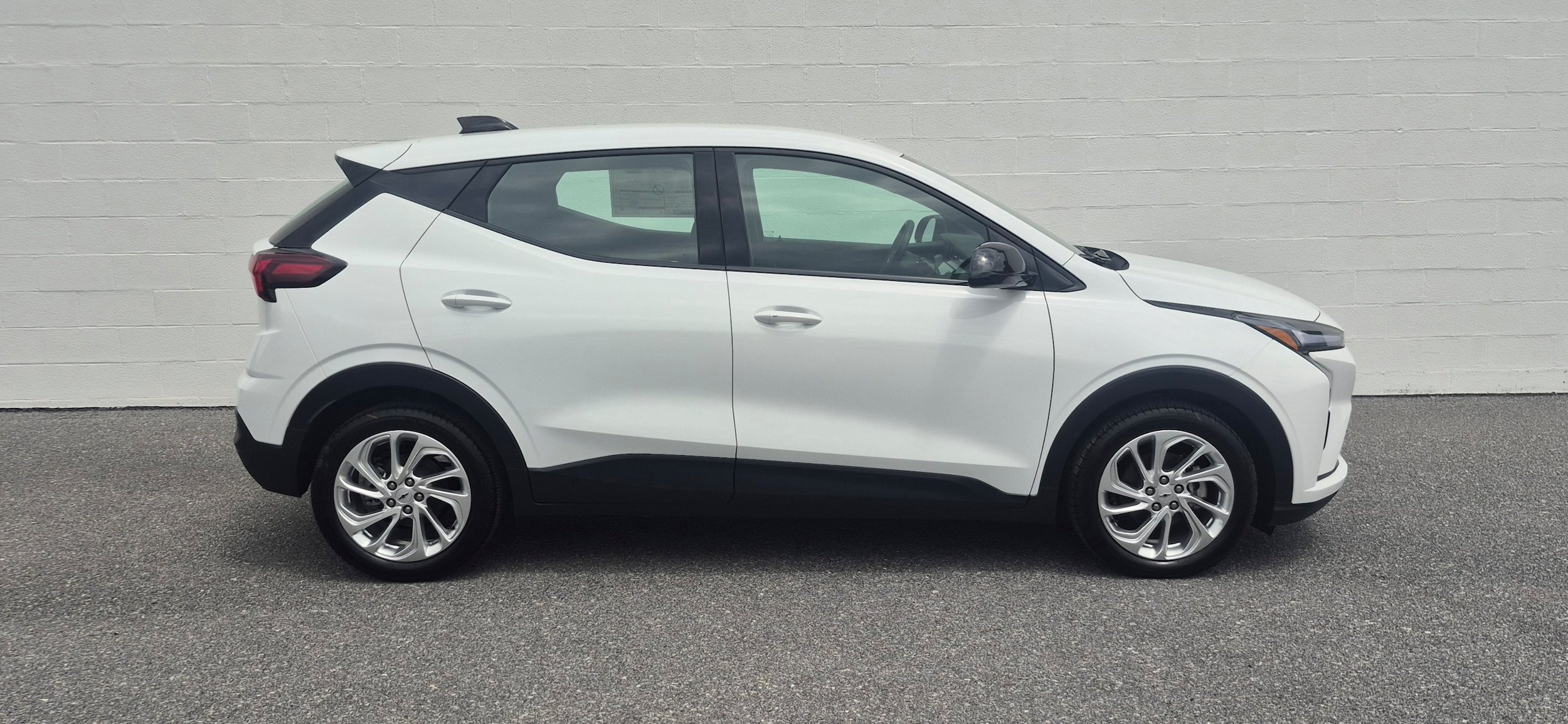 New 2027 Chevrolet Bolt LT FWD image 9