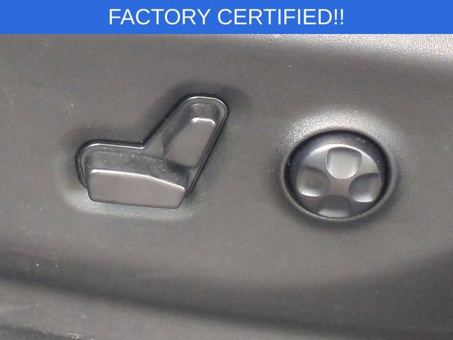 Used 2025 Chrysler Voyager LX FWD image 17