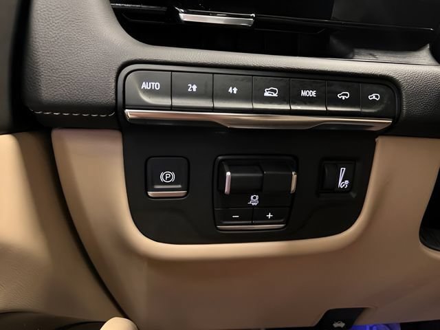 Used 2023 Cadillac Escalade Premium Luxury w/ Performance Package AWD/4WD image 22