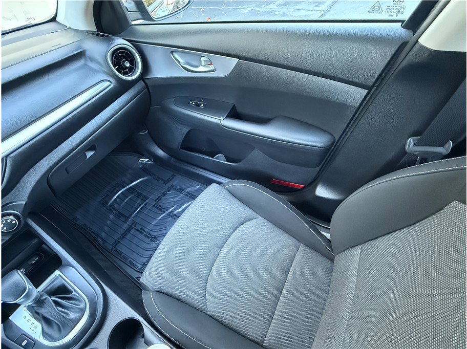 Used 2022 Kia Forte LXS image 12