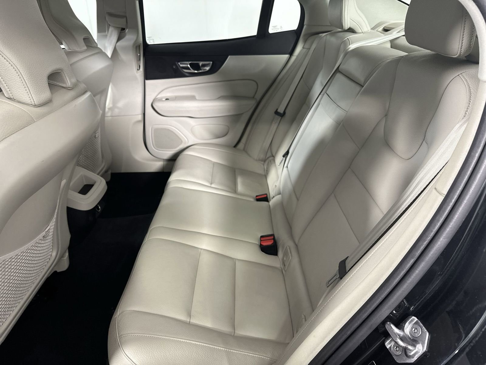 Used 2020 Volvo S60 T6 Momentum w/ Protection Package Premier image 24