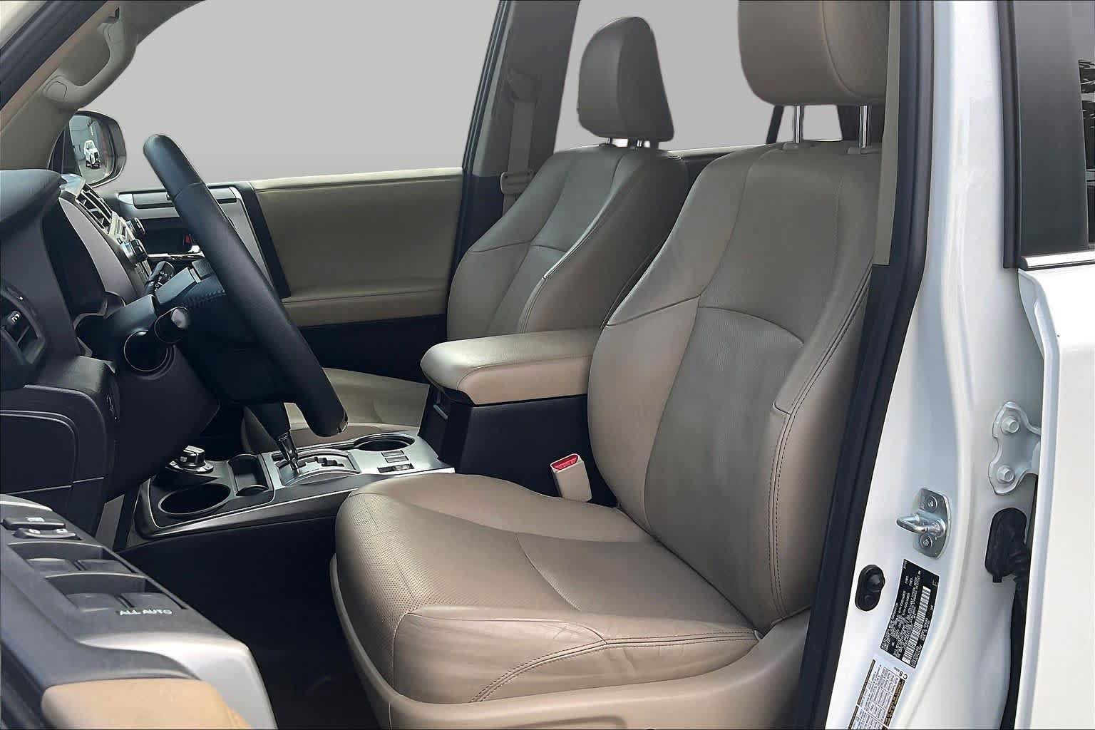 Used 2015 Toyota 4Runner Limited AWD/4WD image 7