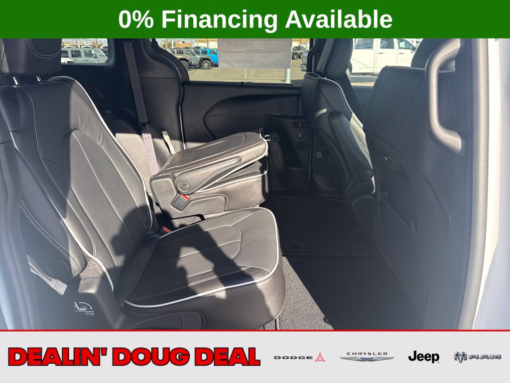 New 2026 Chrysler Pacifica Limited w/ S Appearance Package AWD/4WD image 30