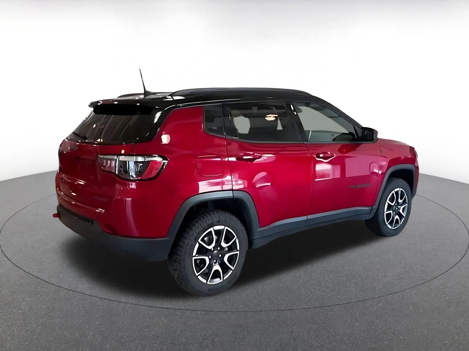 Used 2025 Jeep Compass Trailhawk AWD/4WD image 11