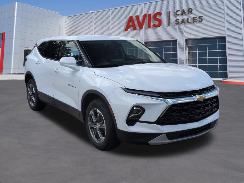 Used 2025 Chevrolet Blazer LT FWD image 3