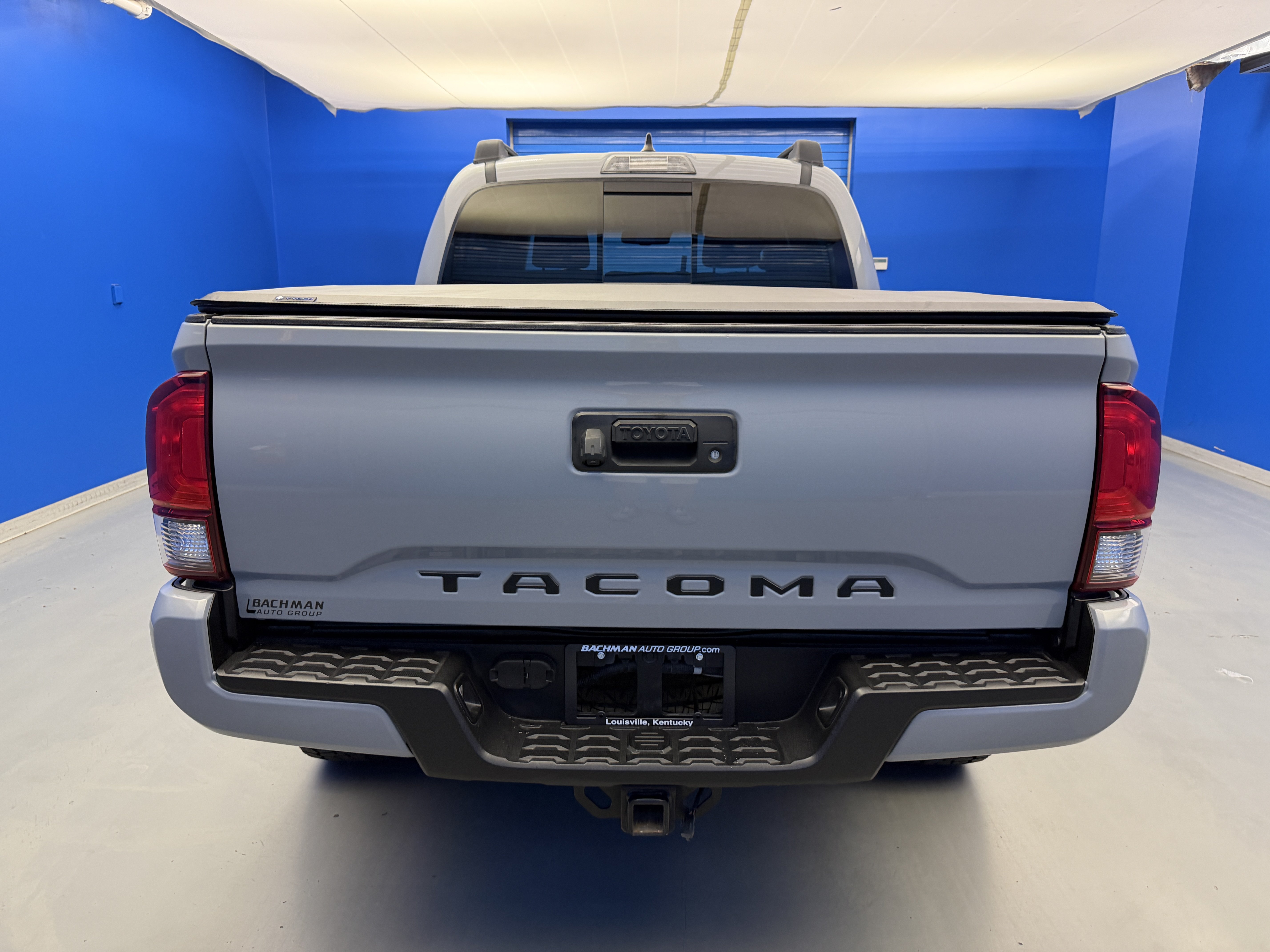 Used 2018 Toyota Tacoma TRD Sport AWD/4WD image 6