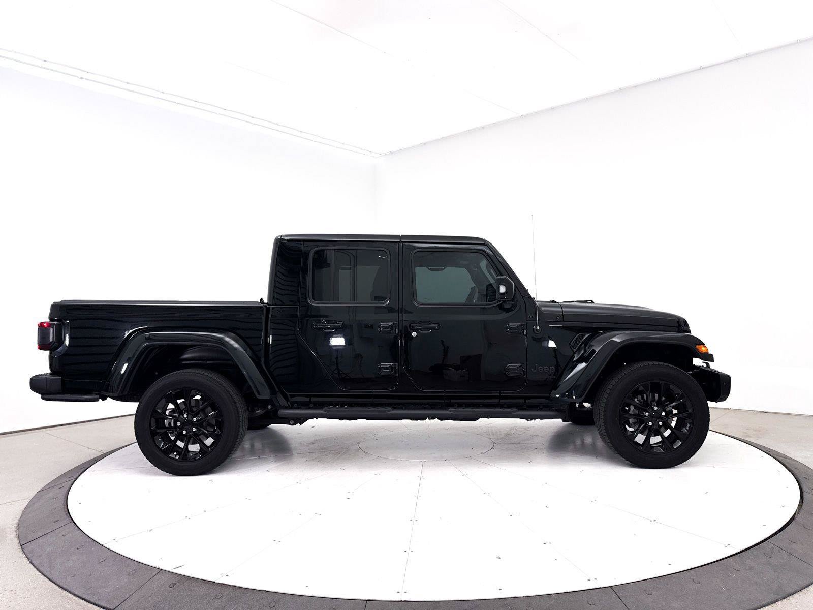 Used 2023 Jeep Gladiator Overland AWD/4WD image 38