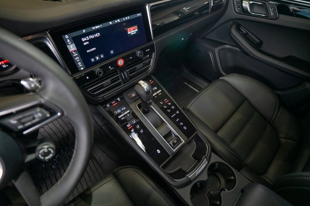 New 2026 Porsche Macan image 26