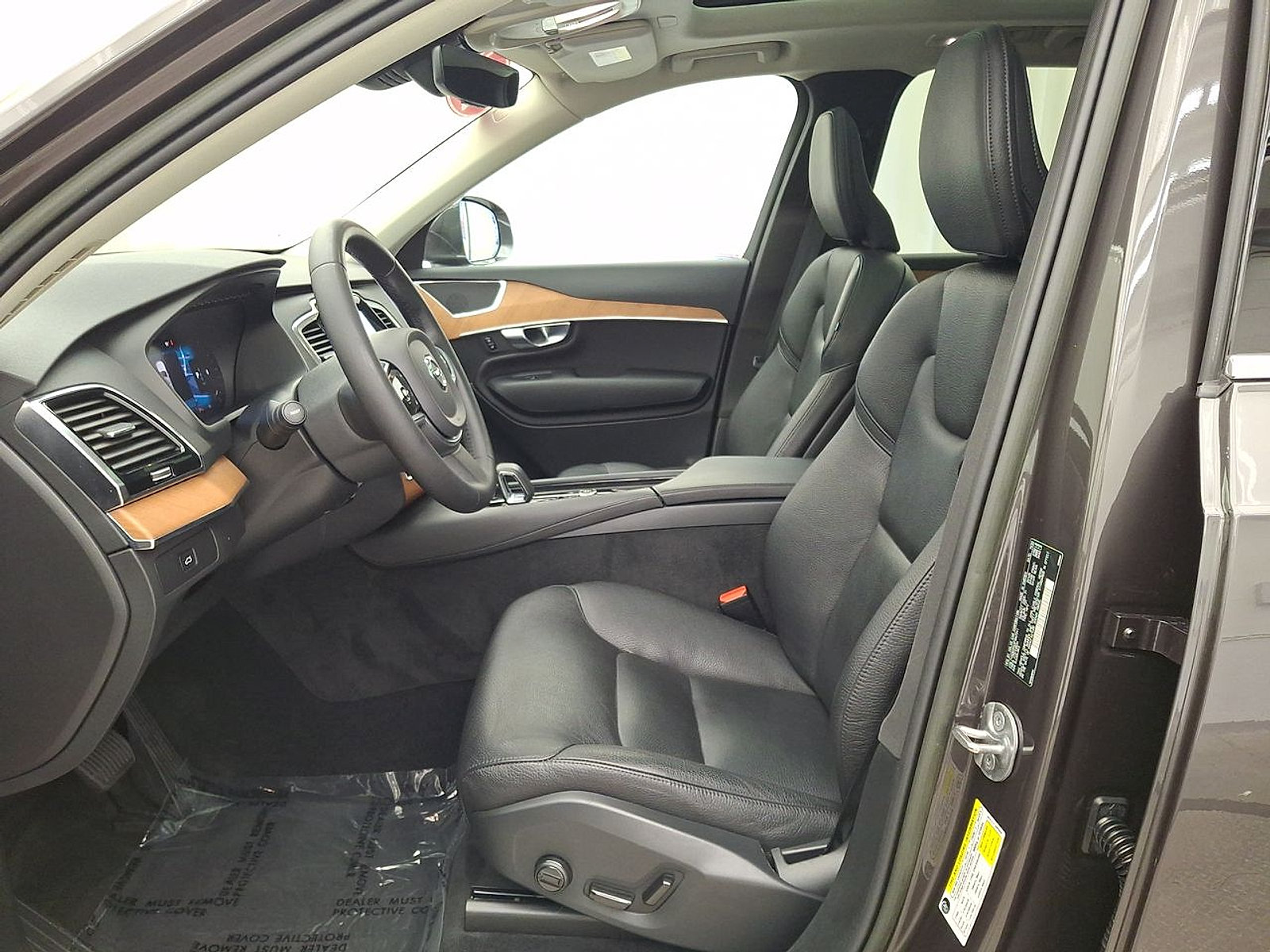 Used 2023 Volvo XC90 B6 Plus w/ Protection Package Premier AWD/4WD image 14