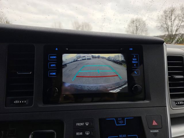 Used 2017 Toyota Sienna LE image 27