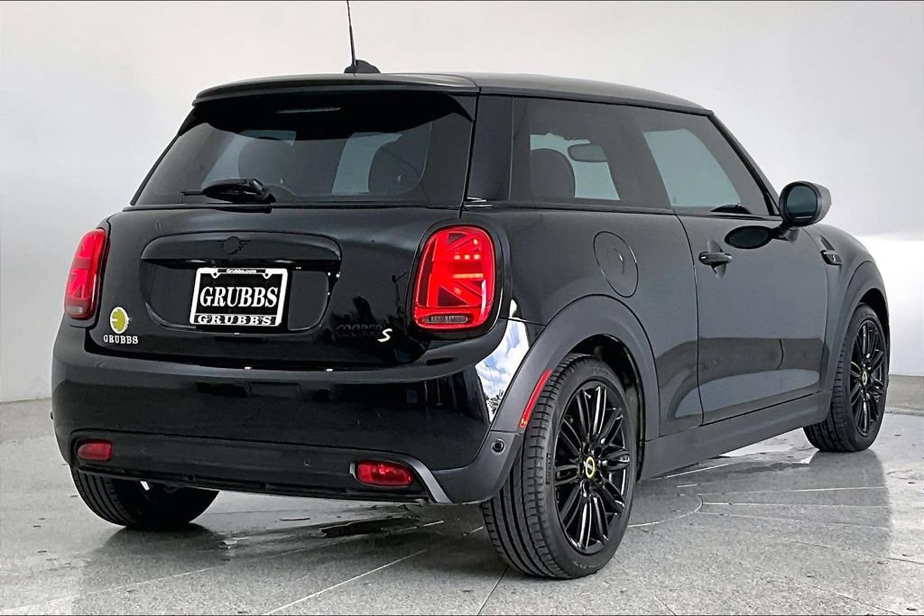 Used 2024 MINI Cooper SE w/ Signature Upholstery Package FWD image 2
