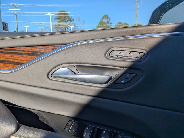 Used 2022 Cadillac Escalade ESV Luxury image 12