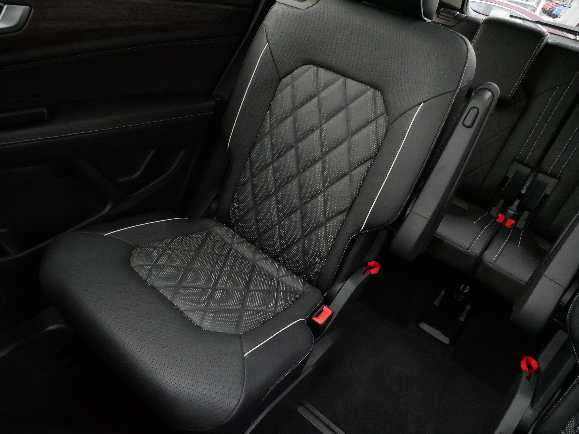 Certified 2025 Volkswagen Atlas SEL Premium R-Line AWD/4WD image 12