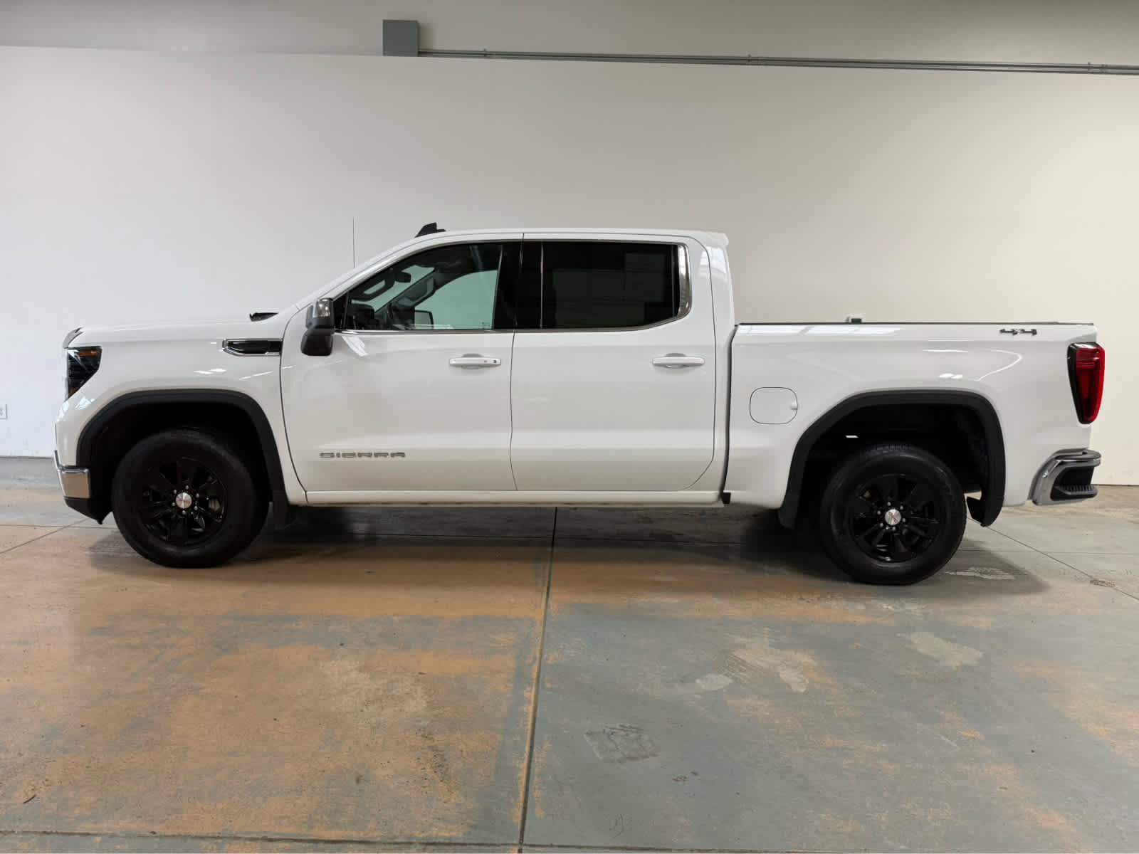 Certified 2023 GMC Sierra 1500 SLE image 2