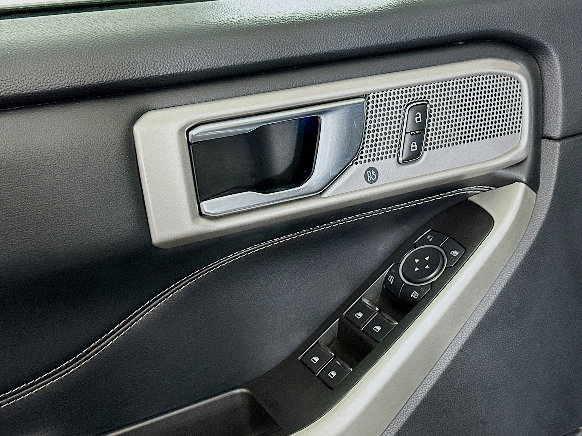 Used 2022 Ford Explorer Limited image 15