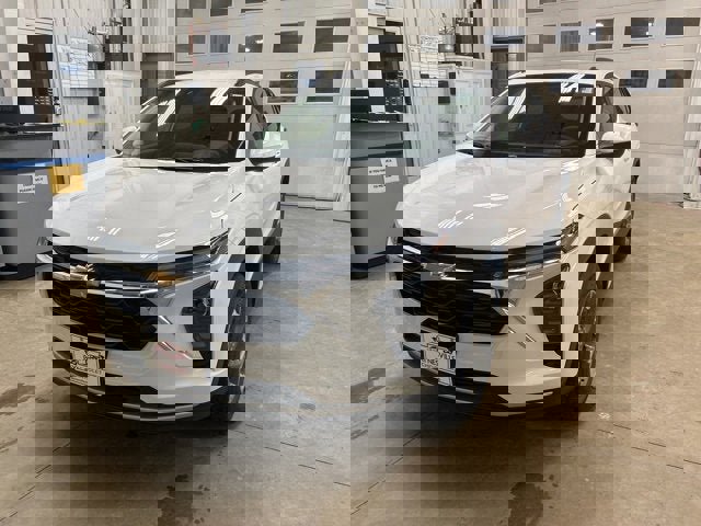 New 2026 Chevrolet Trax LT w/ Driver Confidence Package image 2