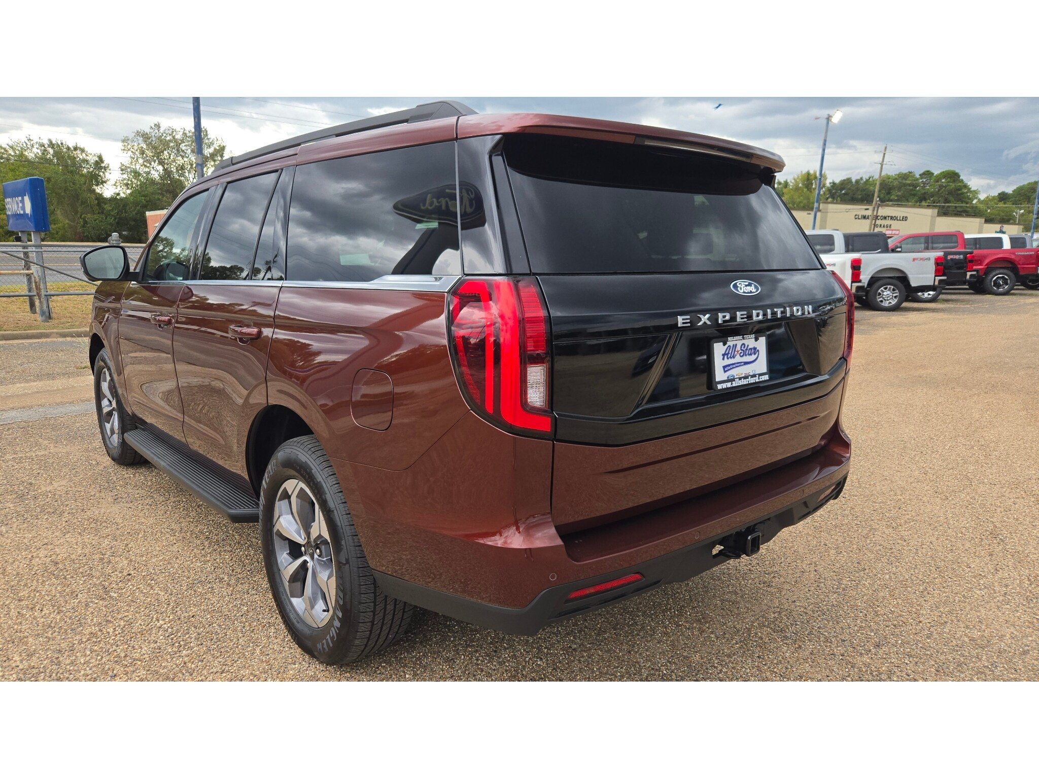 New 2027 Ford Expedition Active RWD image 3
