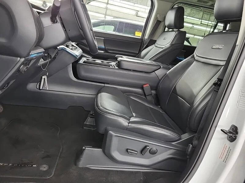Used 2025 Ford Expedition Max Platinum AWD/4WD image 10