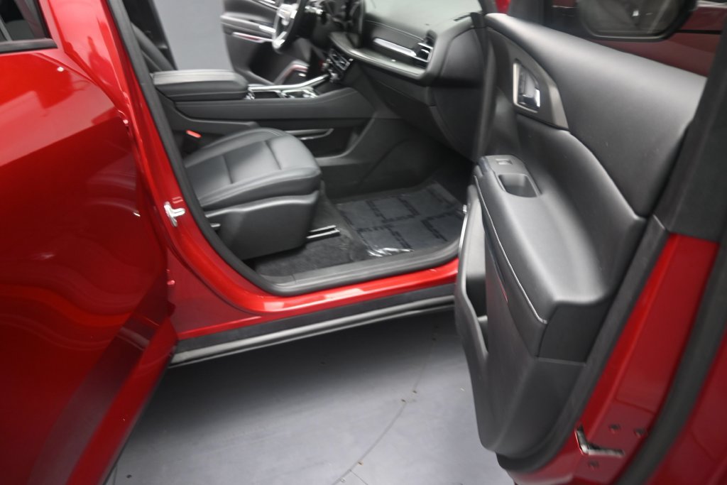 Used 2024 Chevrolet Traverse LT w/ Enhanced Driving Package FWD image 15