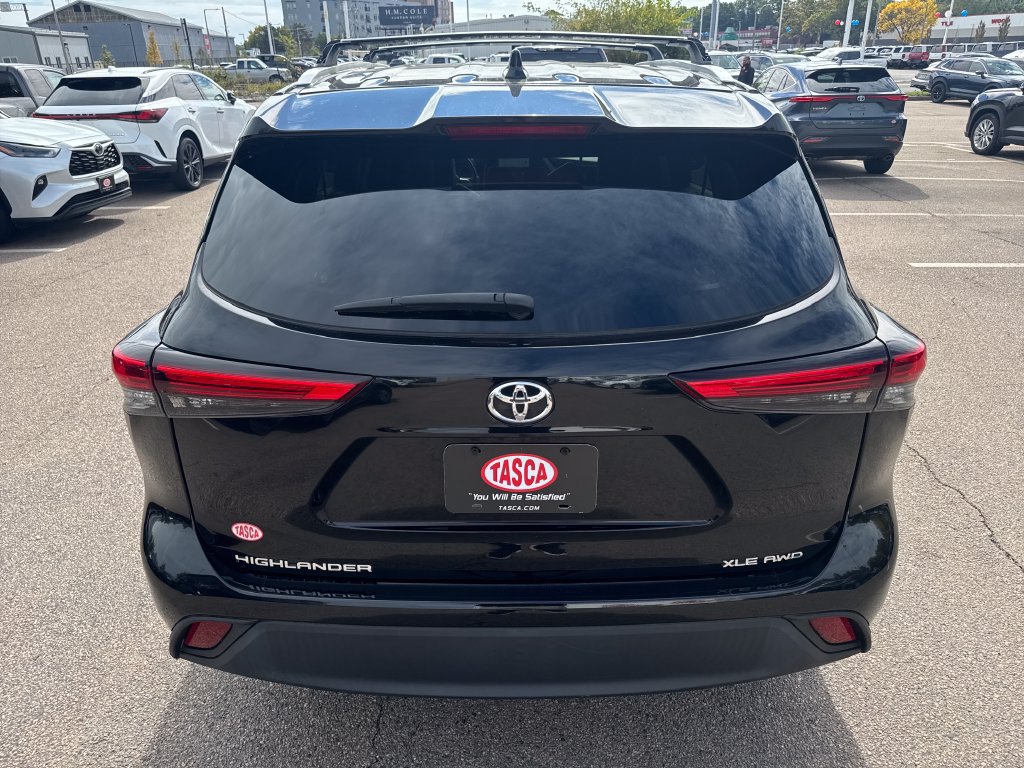 Used 2023 Toyota Highlander XLE AWD/4WD image 6