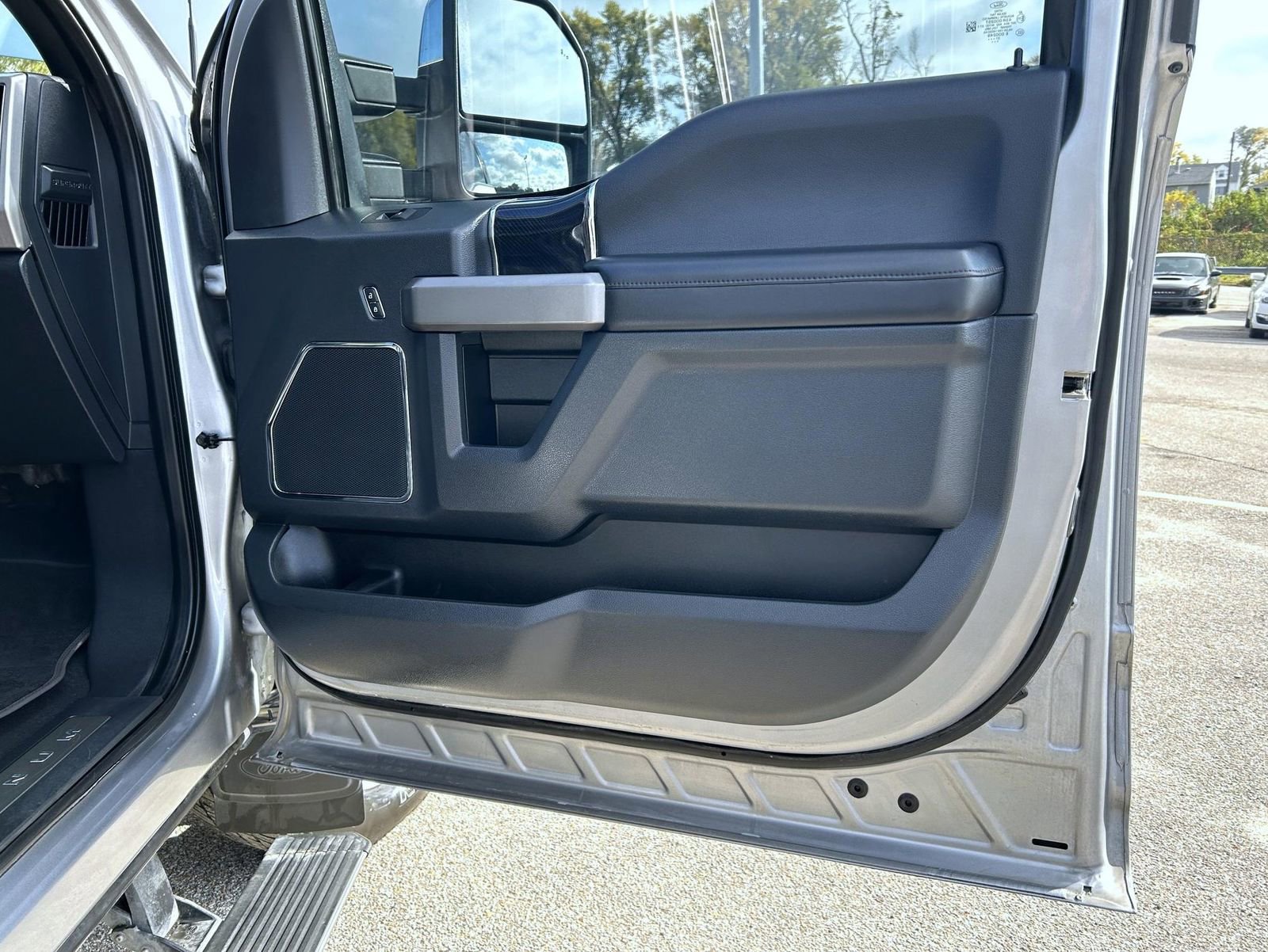 Used 2022 Ford F250 Platinum w/ FX4 Off-Road Package image 16