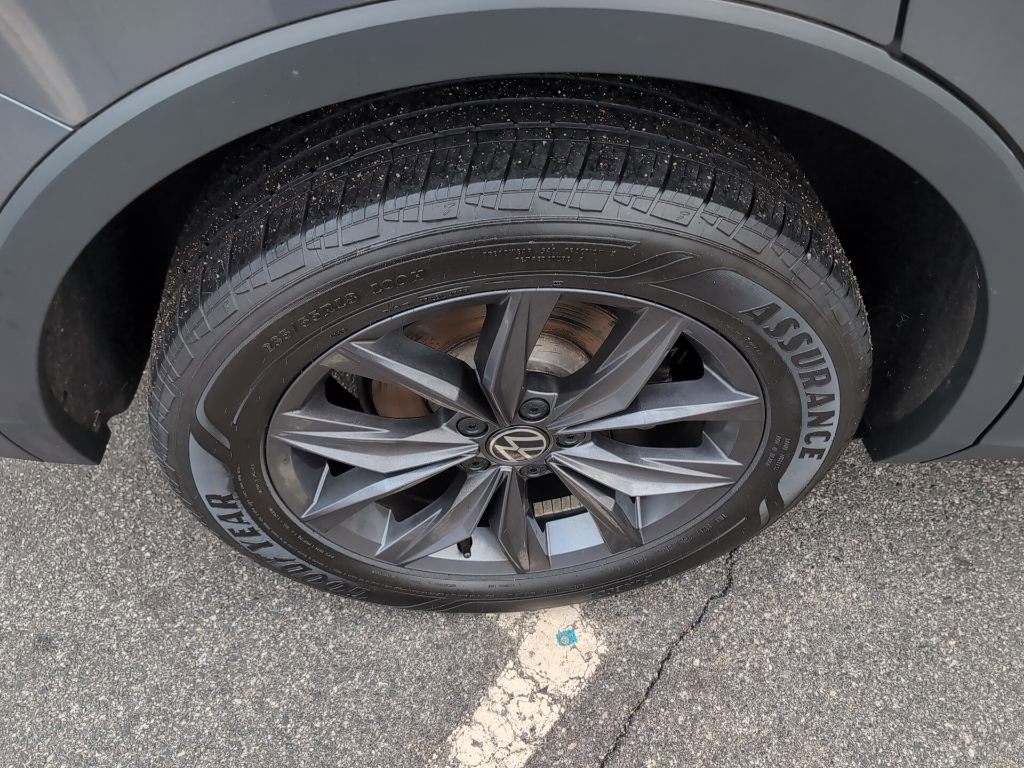 Used 2023 Volkswagen Tiguan SE w/ Panoramic Sunroof Package image 10