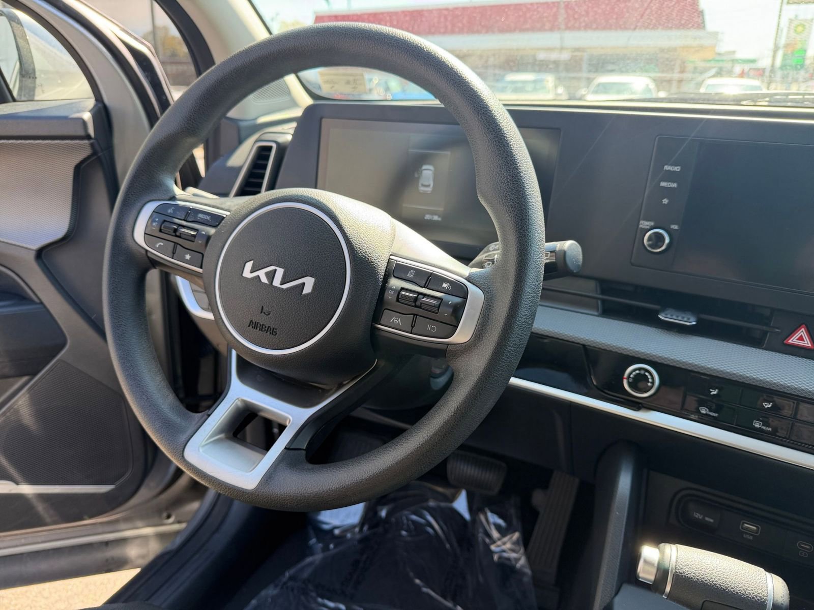 Used 2025 Kia Sportage LX image 33