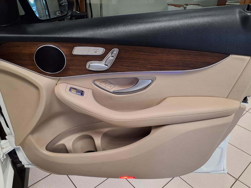 Used 2022 Mercedes-Benz GLC 300 4MATIC image 11