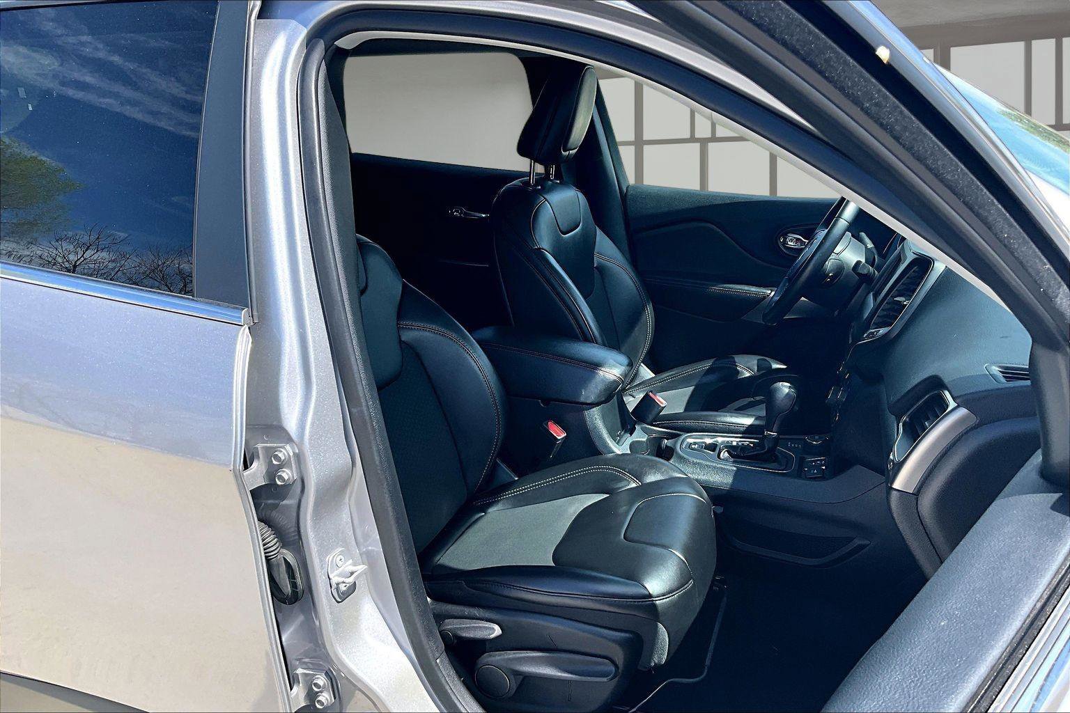 Used 2019 Jeep Cherokee Latitude Plus image 8